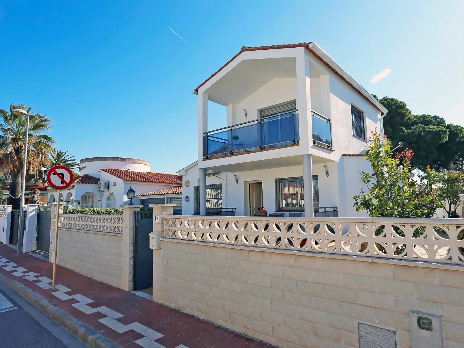 Solimar Cambrils-Outside