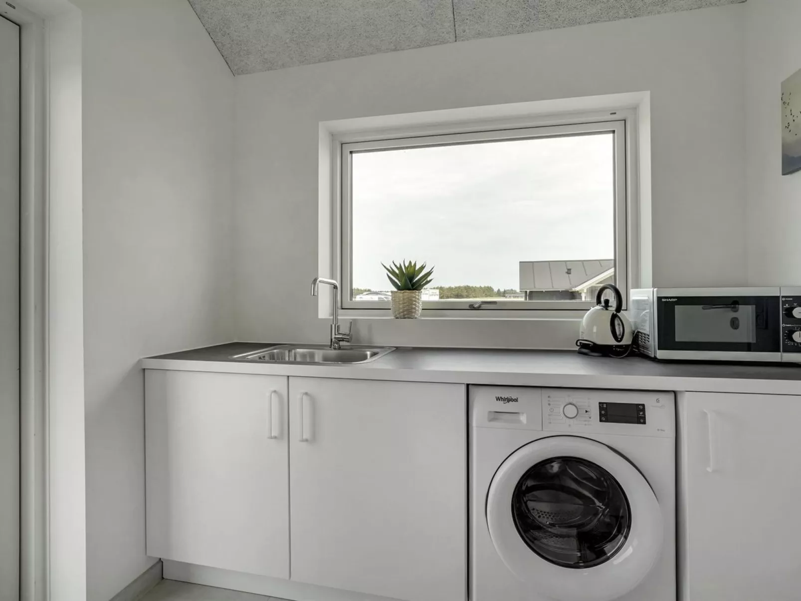 "Edgar" - 1.5km from the sea-Inside