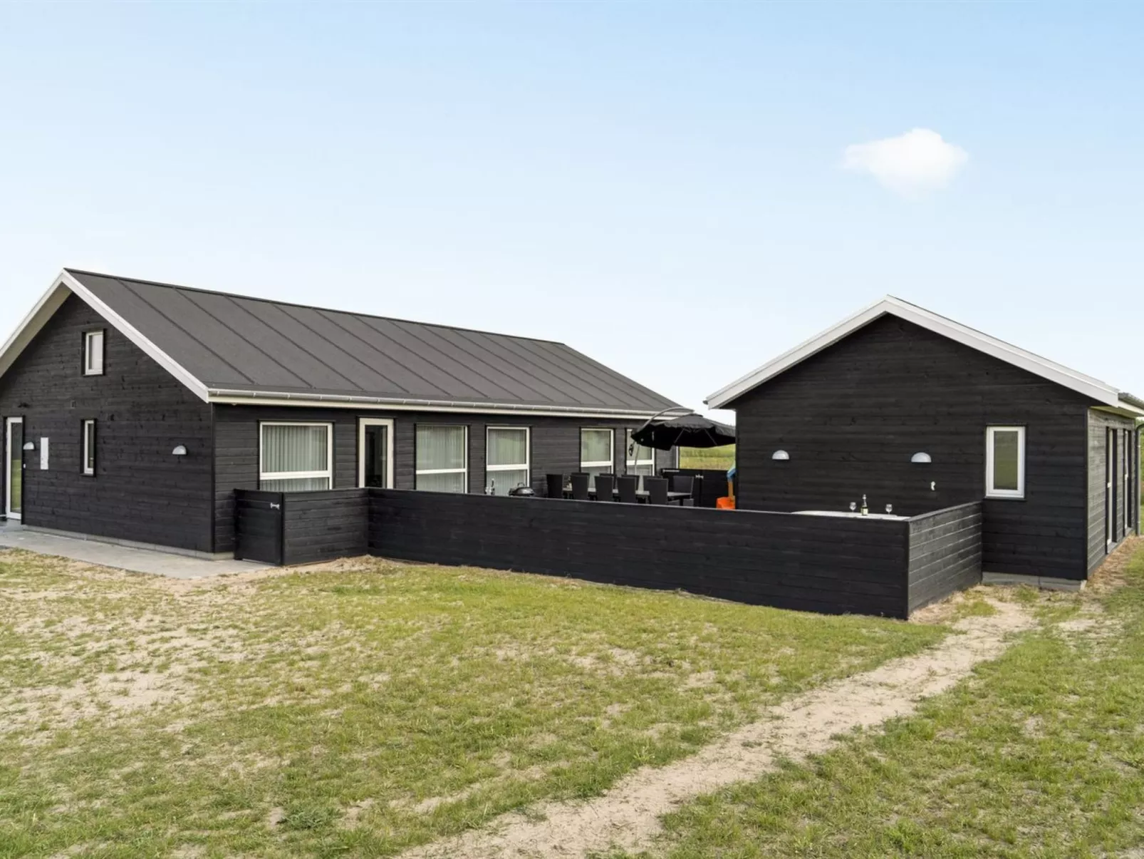 "Edgar" - 1.5km from the sea-Inside