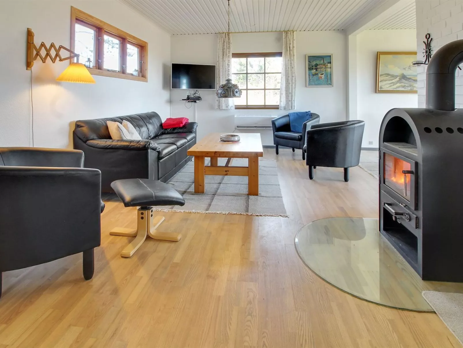 "Asfrid" - 3.5km from the sea-Inside