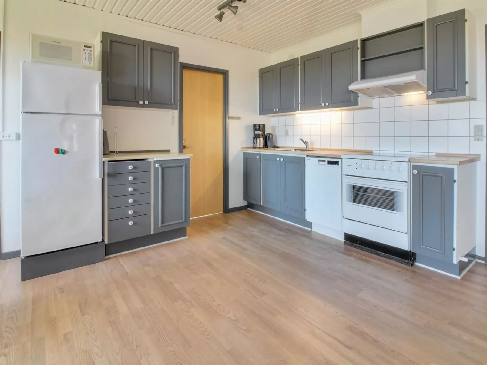 "Asfrid" - 3.5km from the sea-Inside