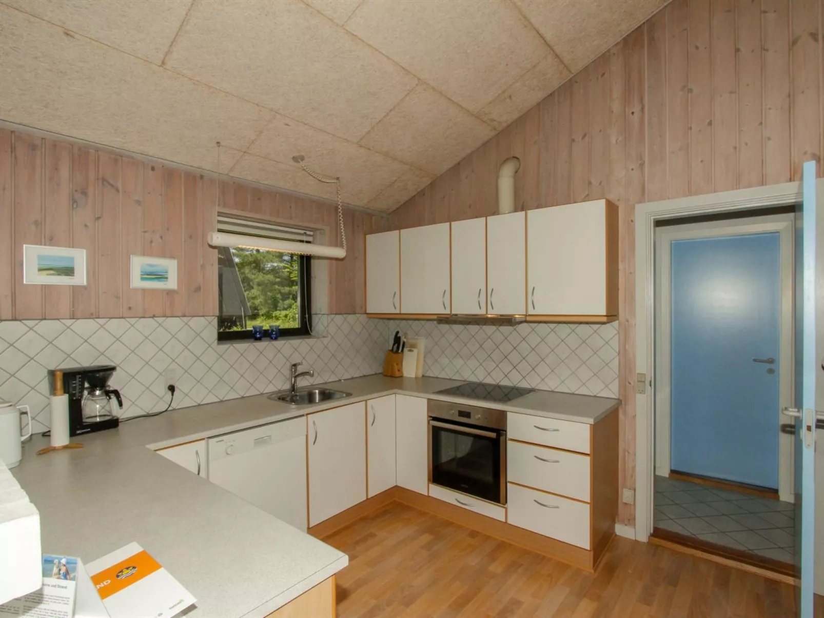 "Henny" - 1.5km from the sea-Inside