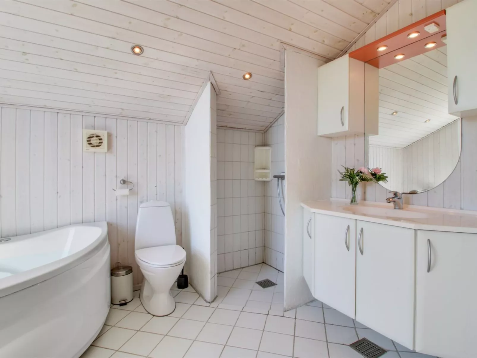 "Edmer" - 50m from the sea-Drinnen