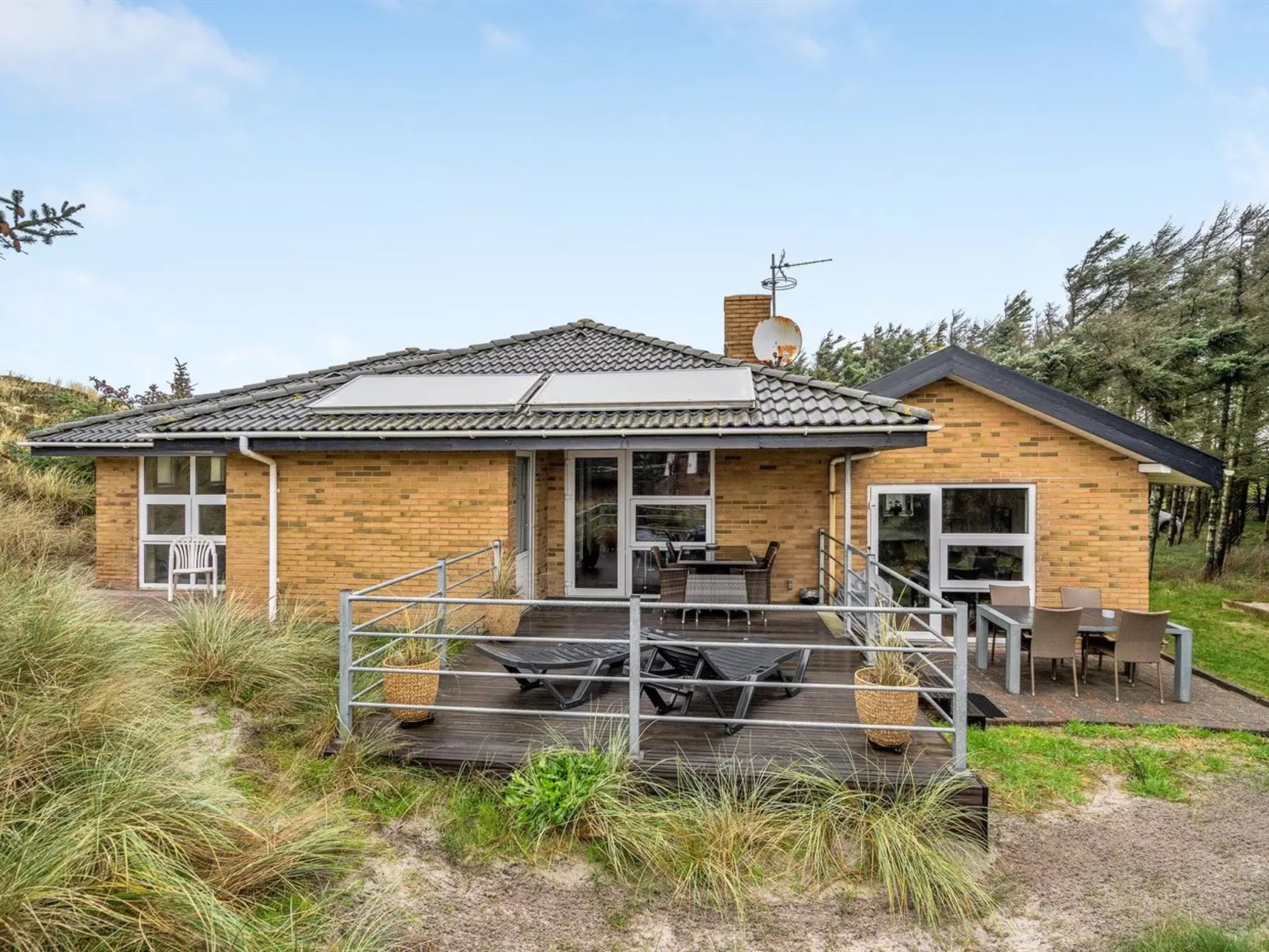 "Ewy" - 300m from the sea-Outside
