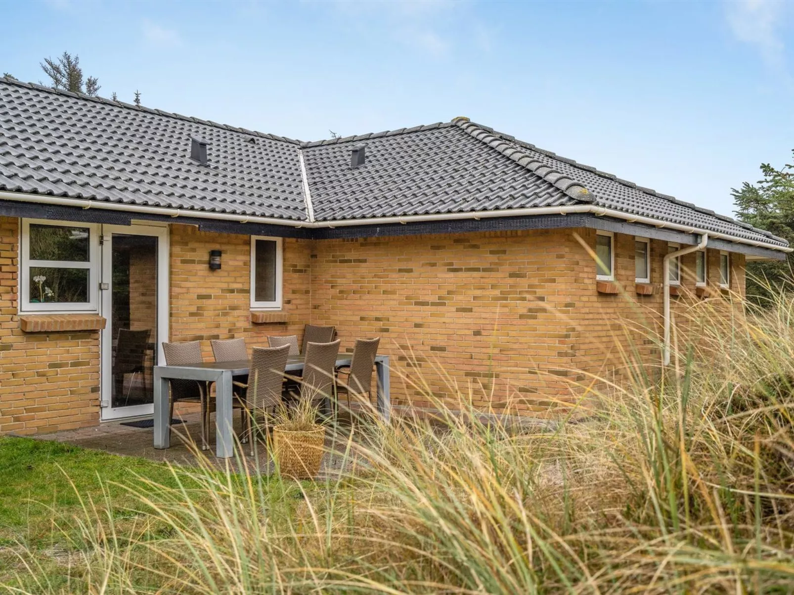 "Ewy" - 300m from the sea-Outside
