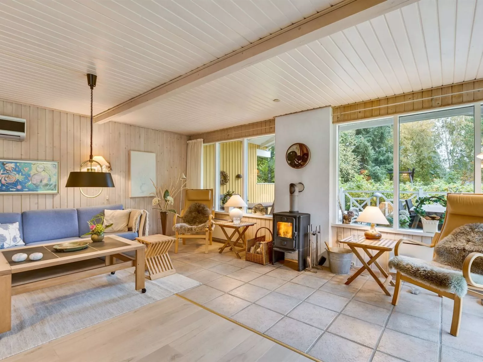 "Arnelung" - 1.9km from the sea-Inside