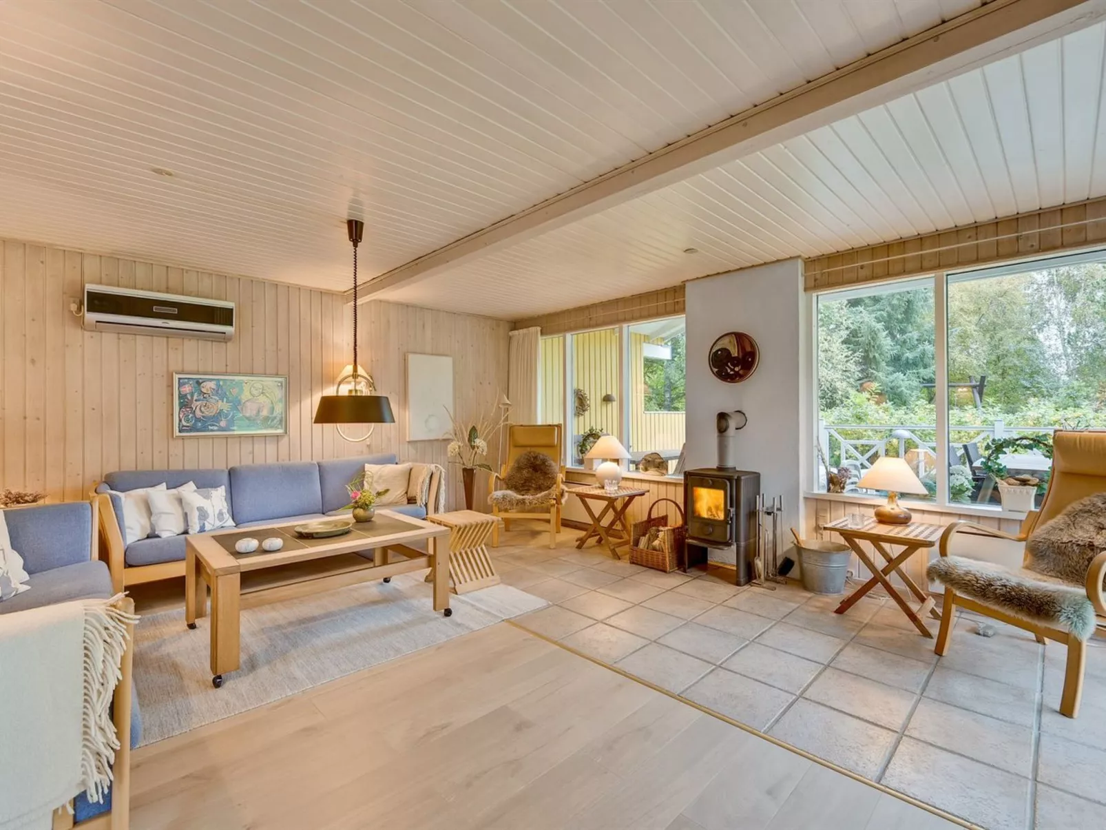 "Arnelung" - 1.9km from the sea-Inside