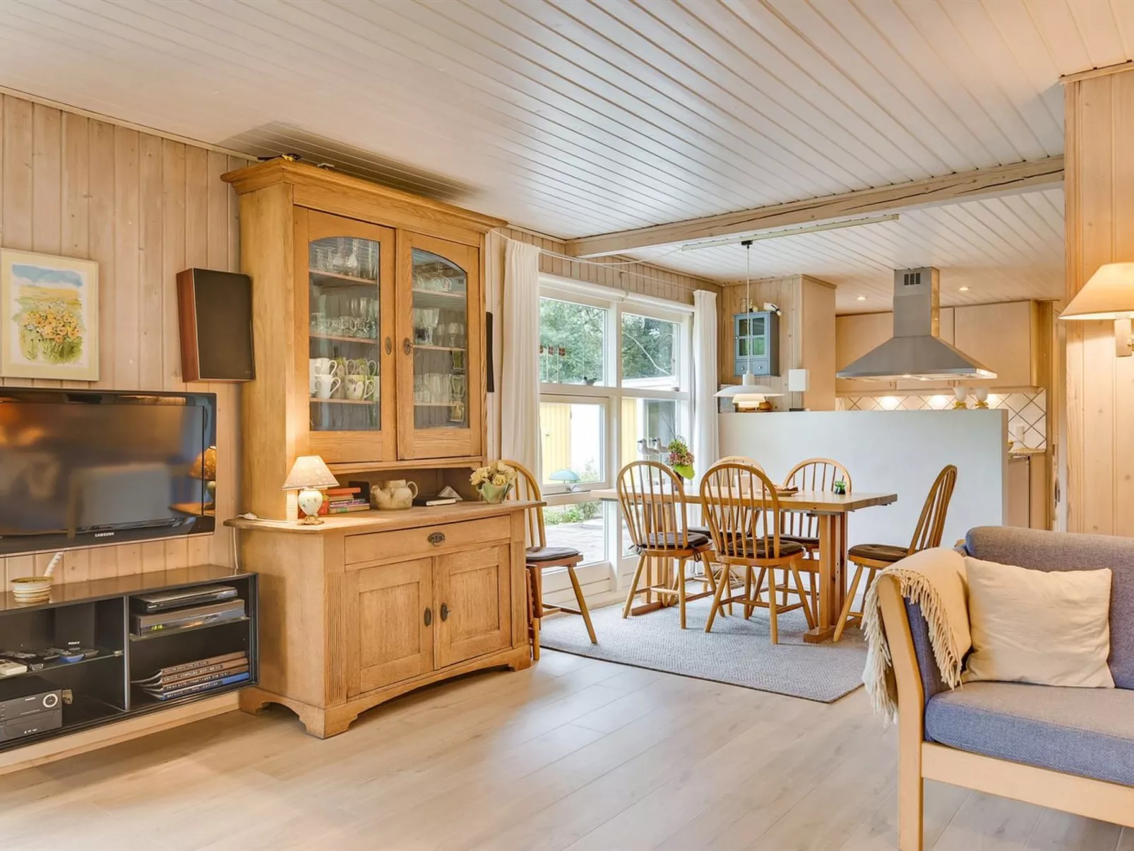 "Arnelung" - 1.9km from the sea-Inside