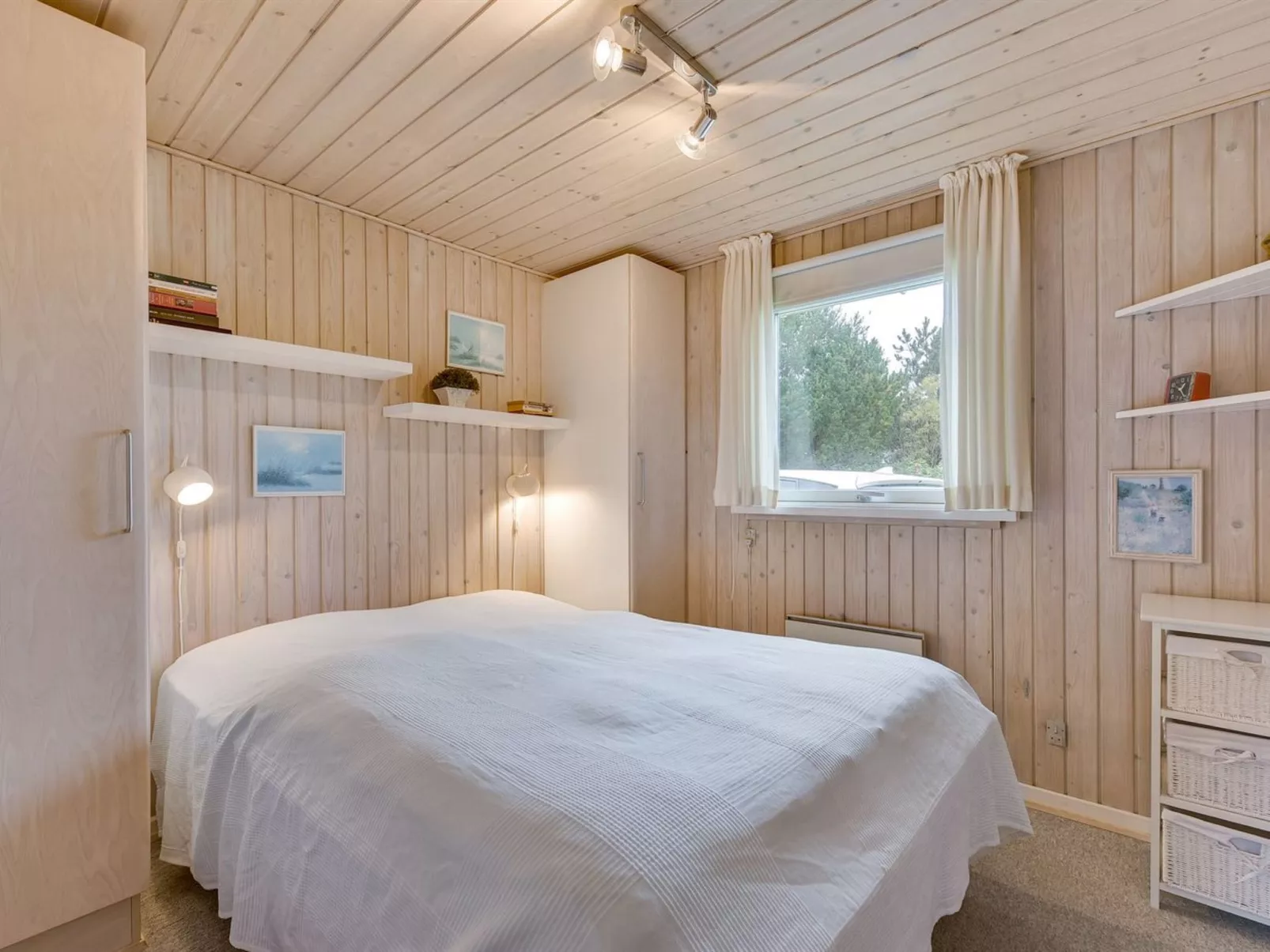 "Arnelung" - 1.9km from the sea-Inside