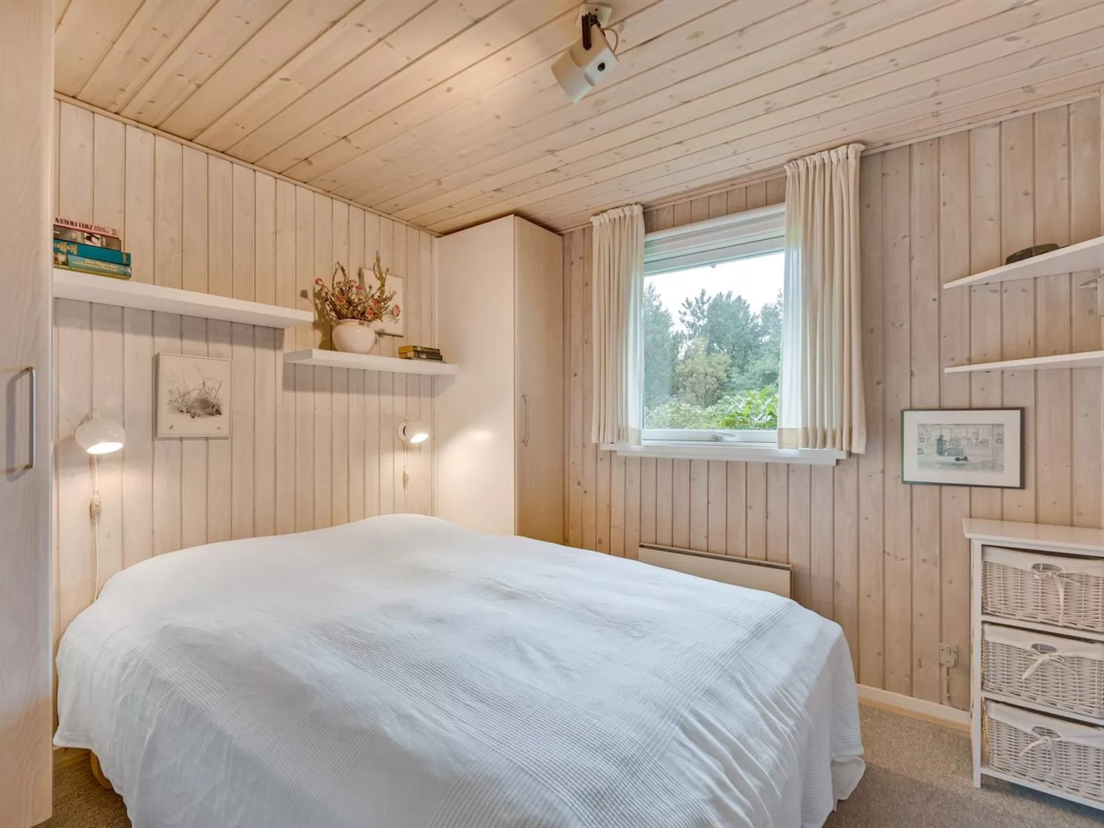 "Arnelung" - 1.9km from the sea-Inside