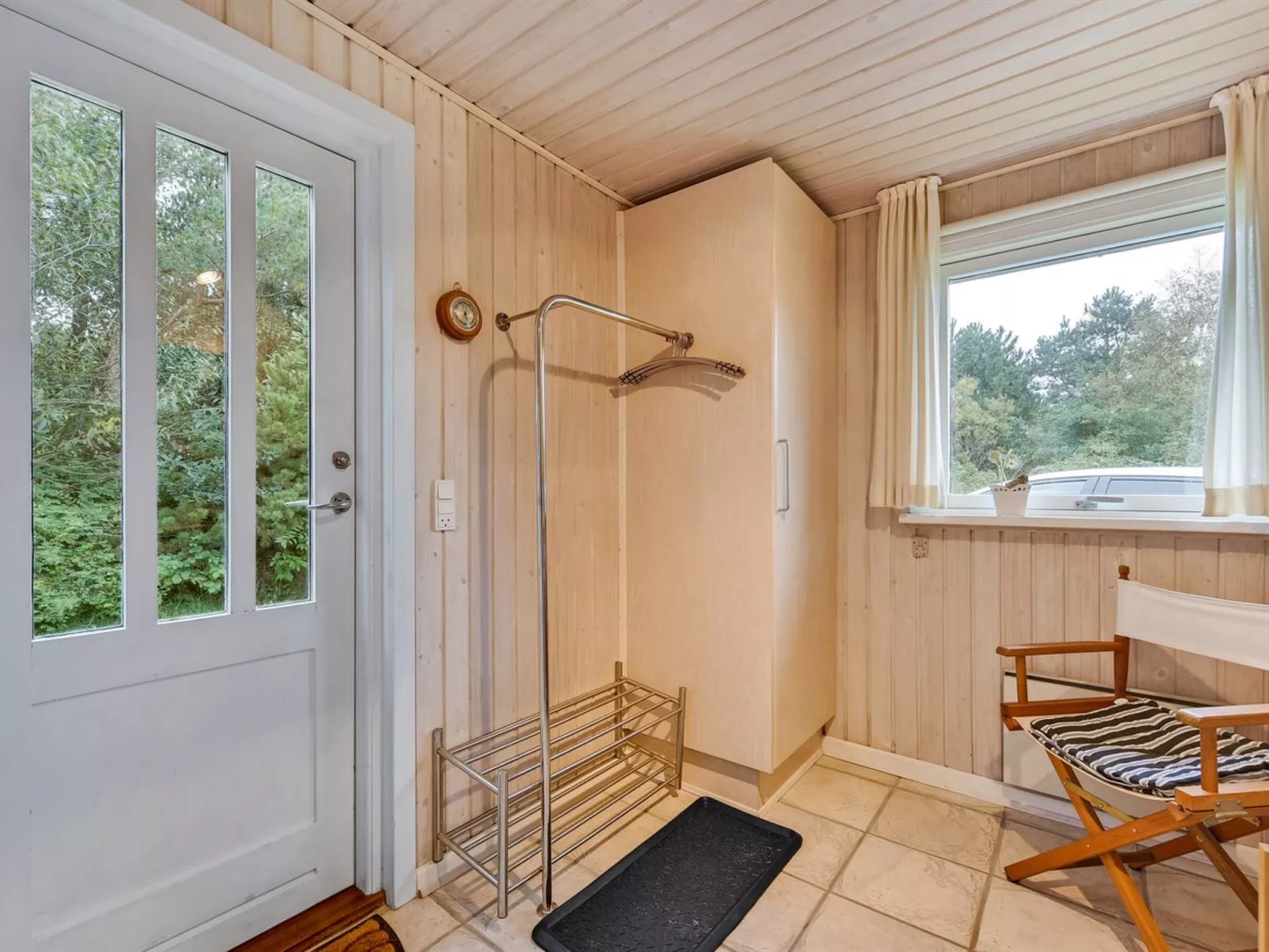 "Arnelung" - 1.9km from the sea-Inside