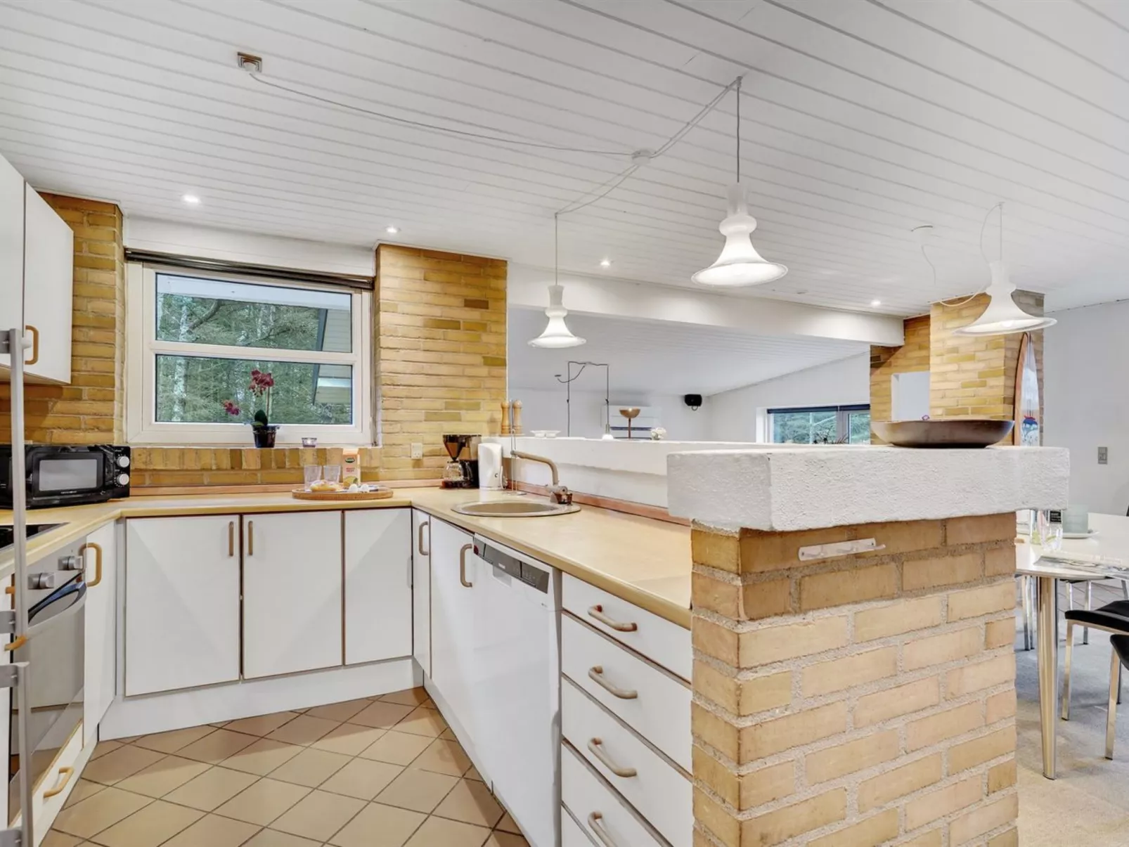 "Ewy" - 300m from the sea-Inside