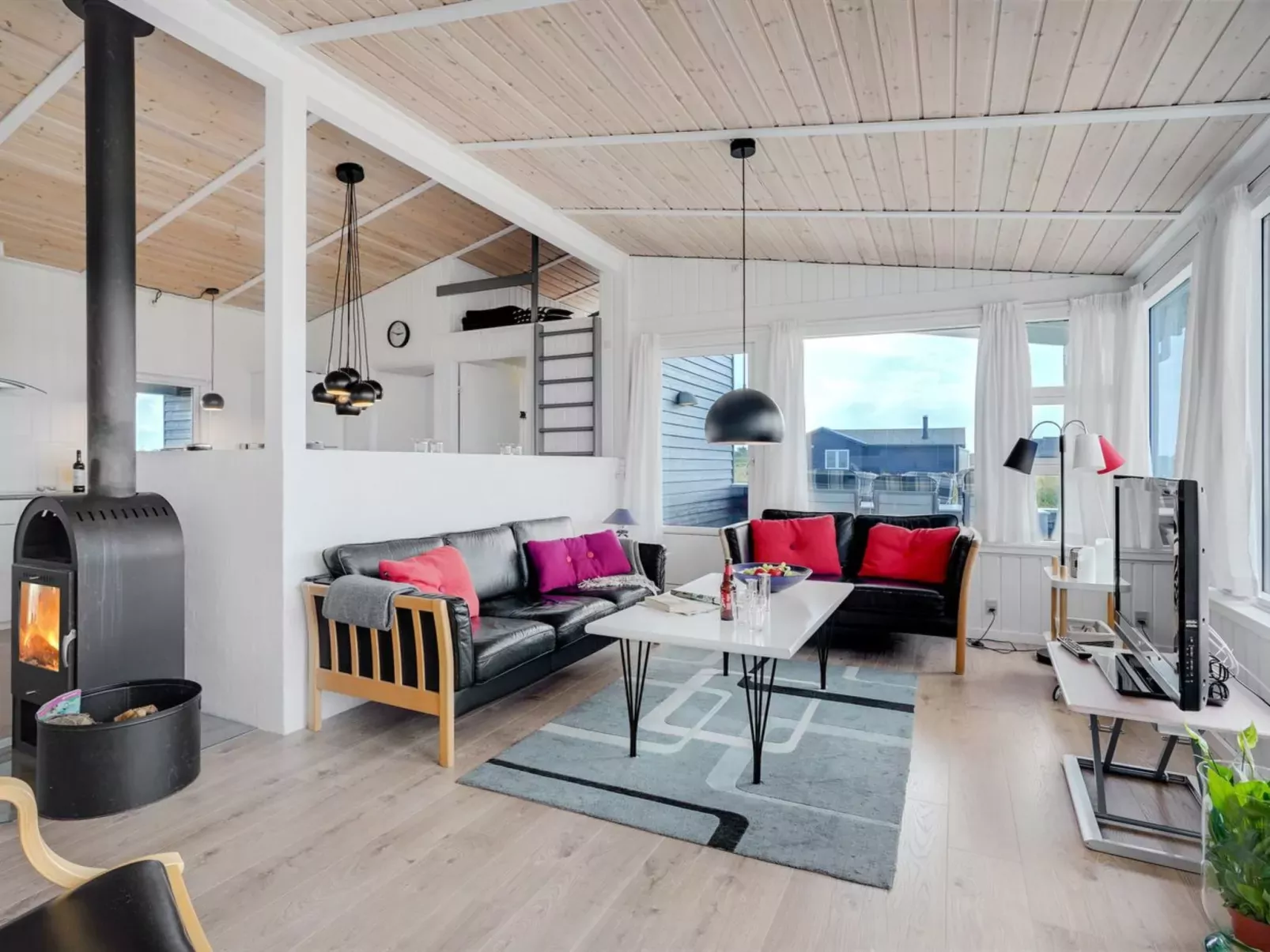 "Dyri" - 75m from the sea-Inside