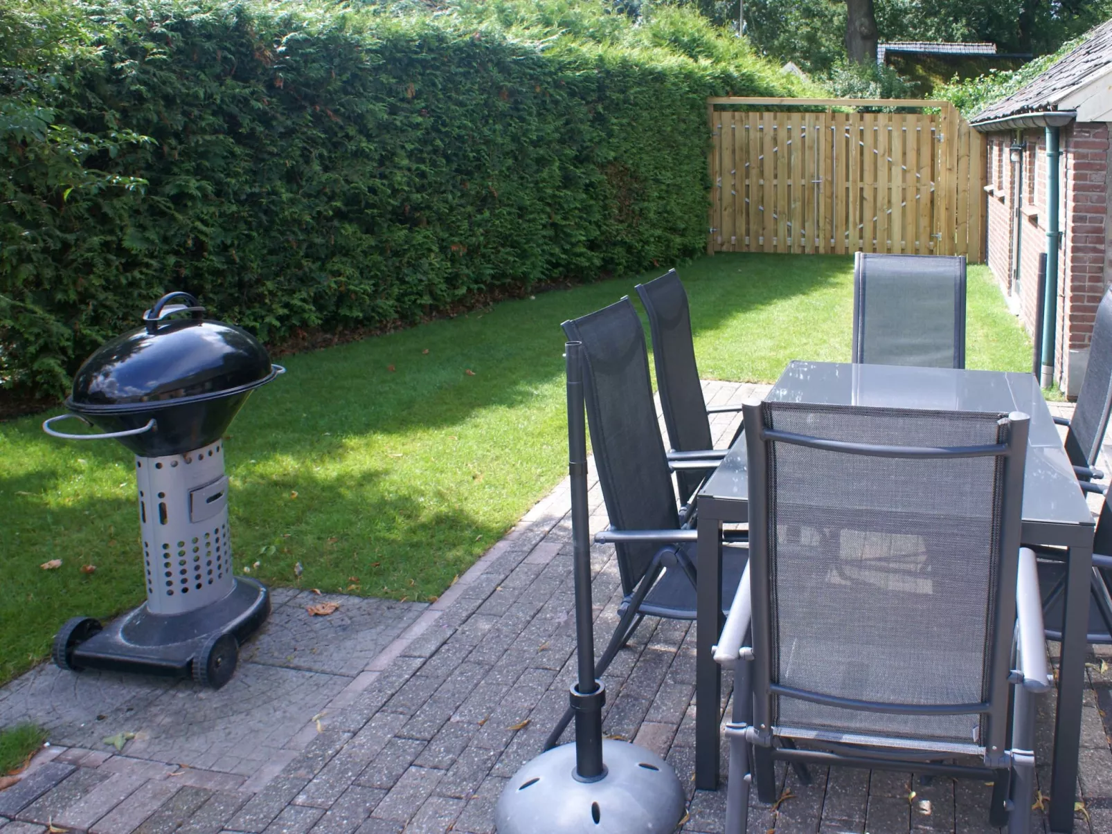 Onder De Eiken-Outside
