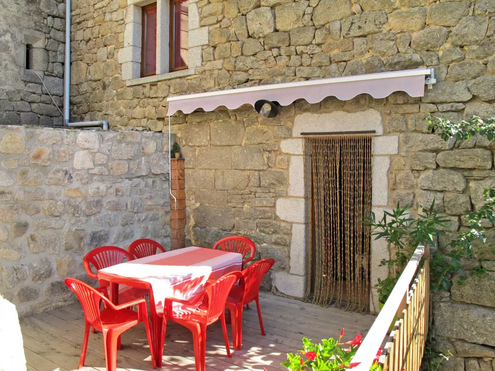 Le Rouge Borne-Outside
