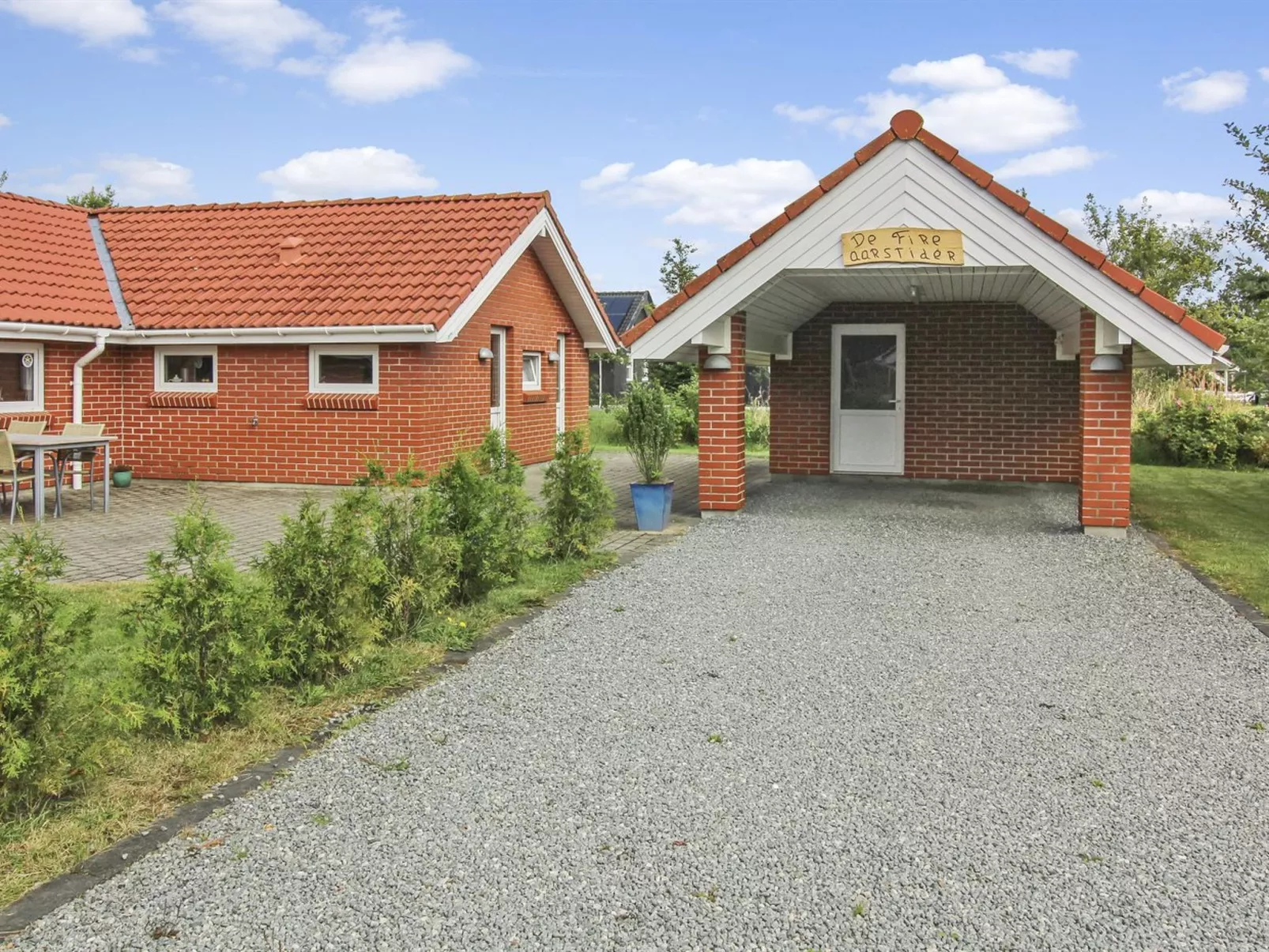 "Erp" - 10km from the sea-Outside