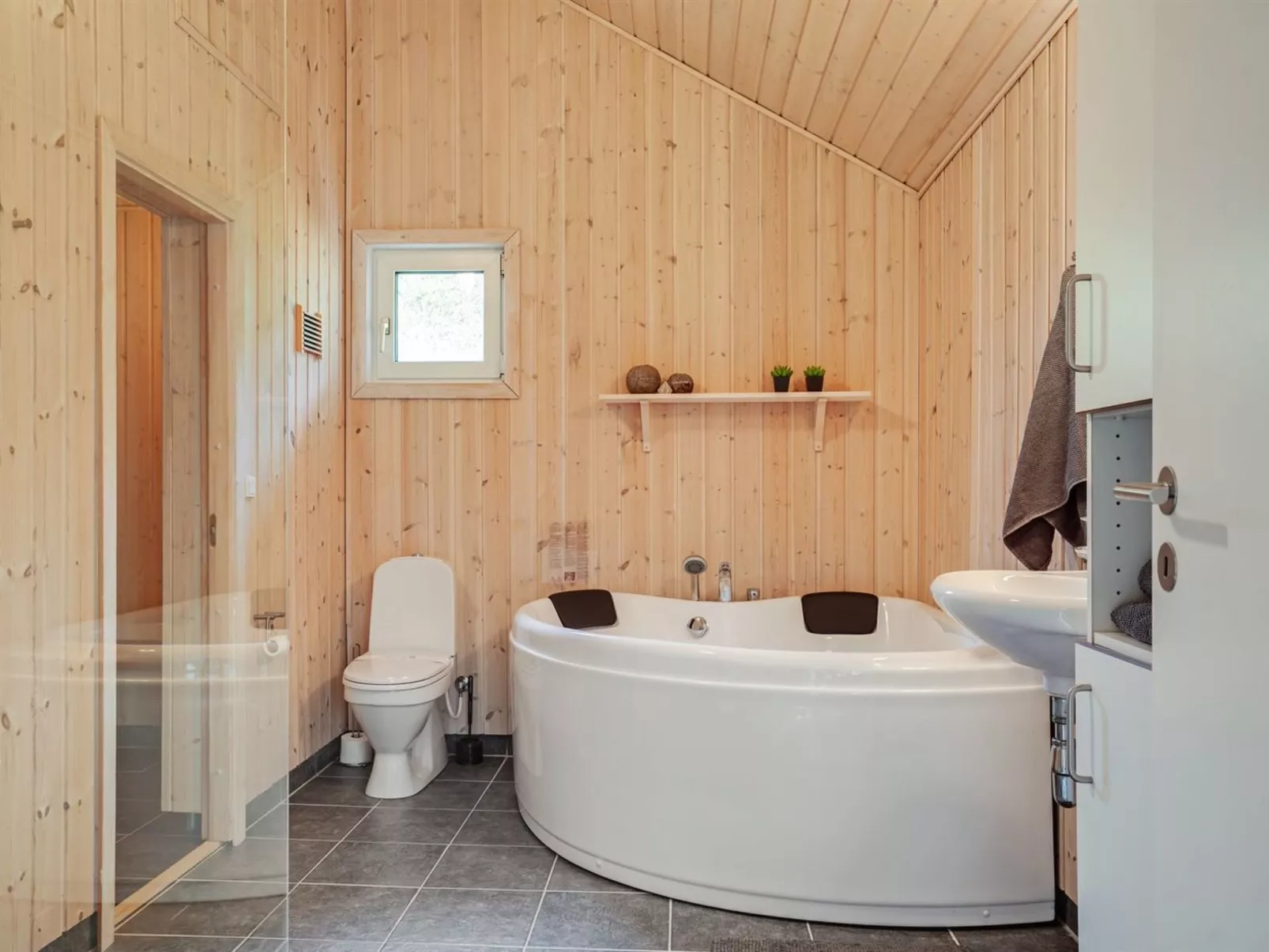 "Benno" - 2.1km from the sea-Inside