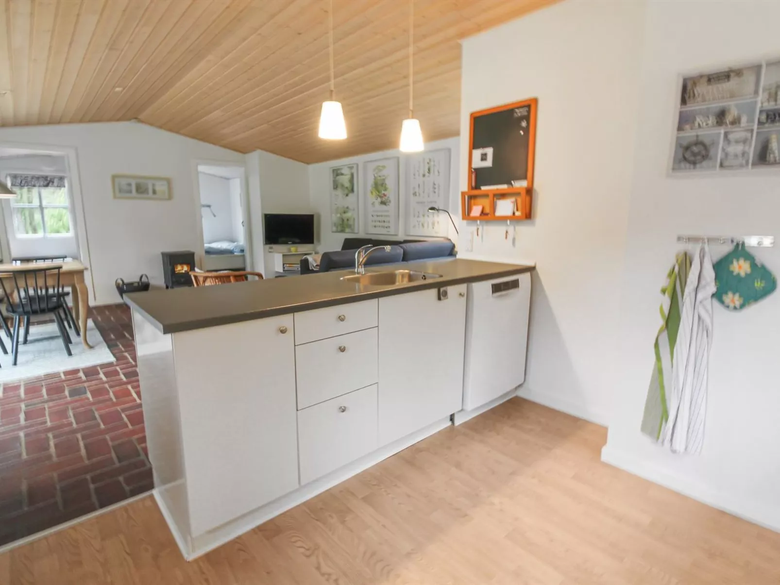 "Thekla" - 3km from the sea-Inside