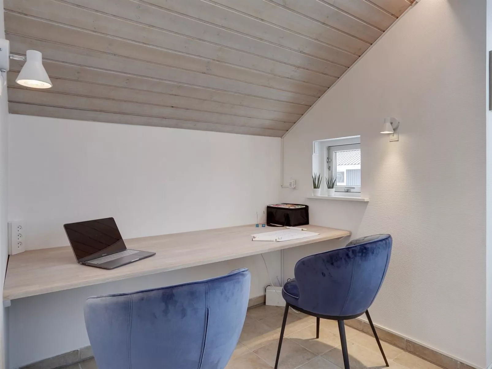 "Thorwith" - 150m from the sea-Inside