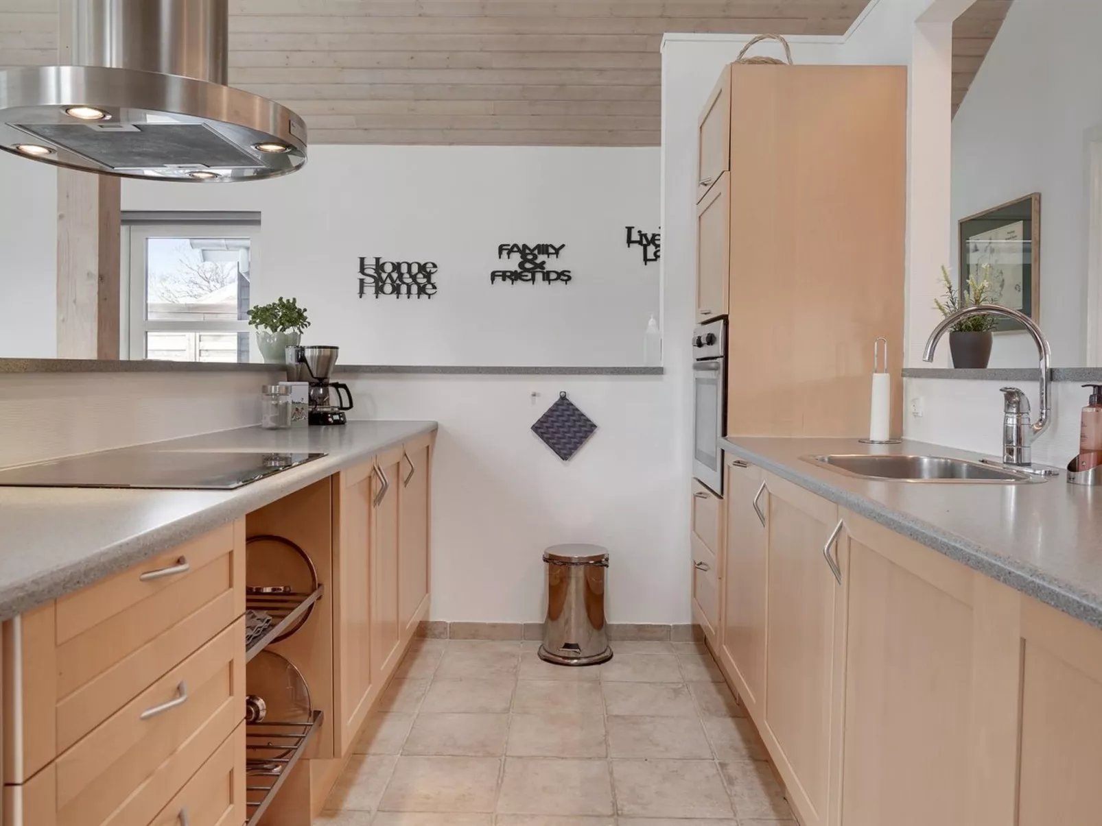 "Thorwith" - 150m from the sea-Inside