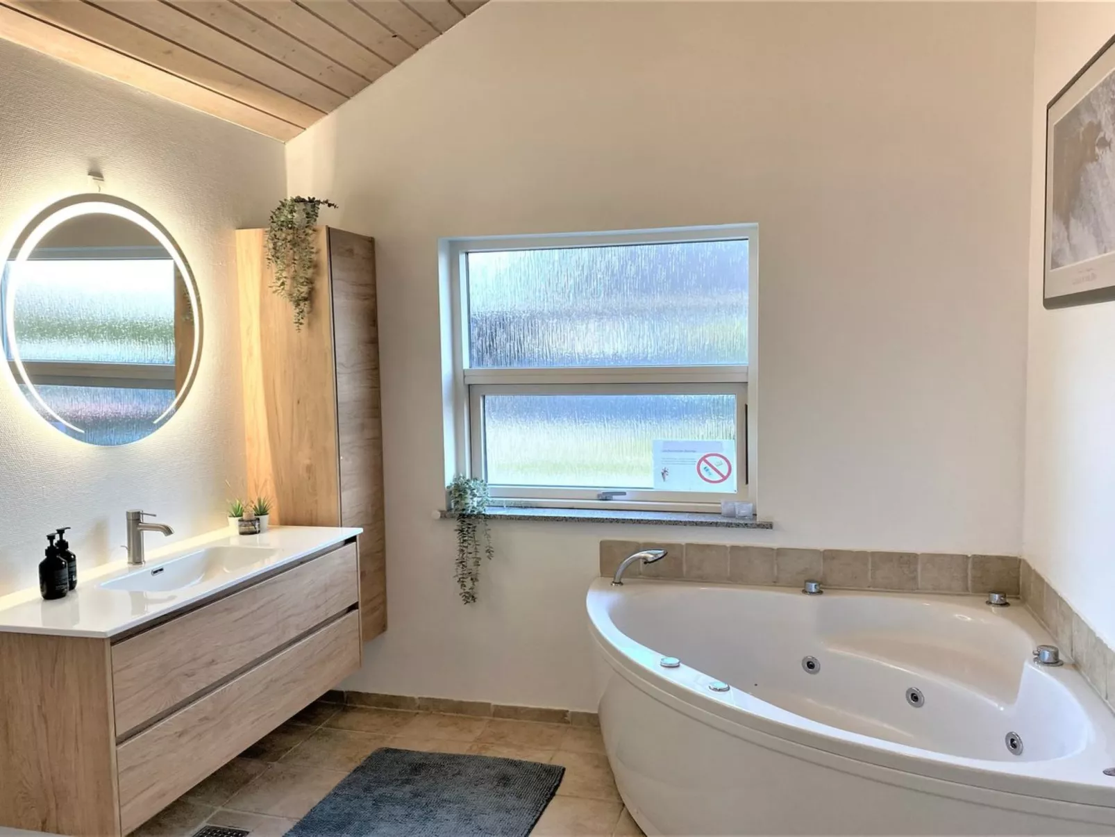 "Thorwith" - 150m from the sea-Inside
