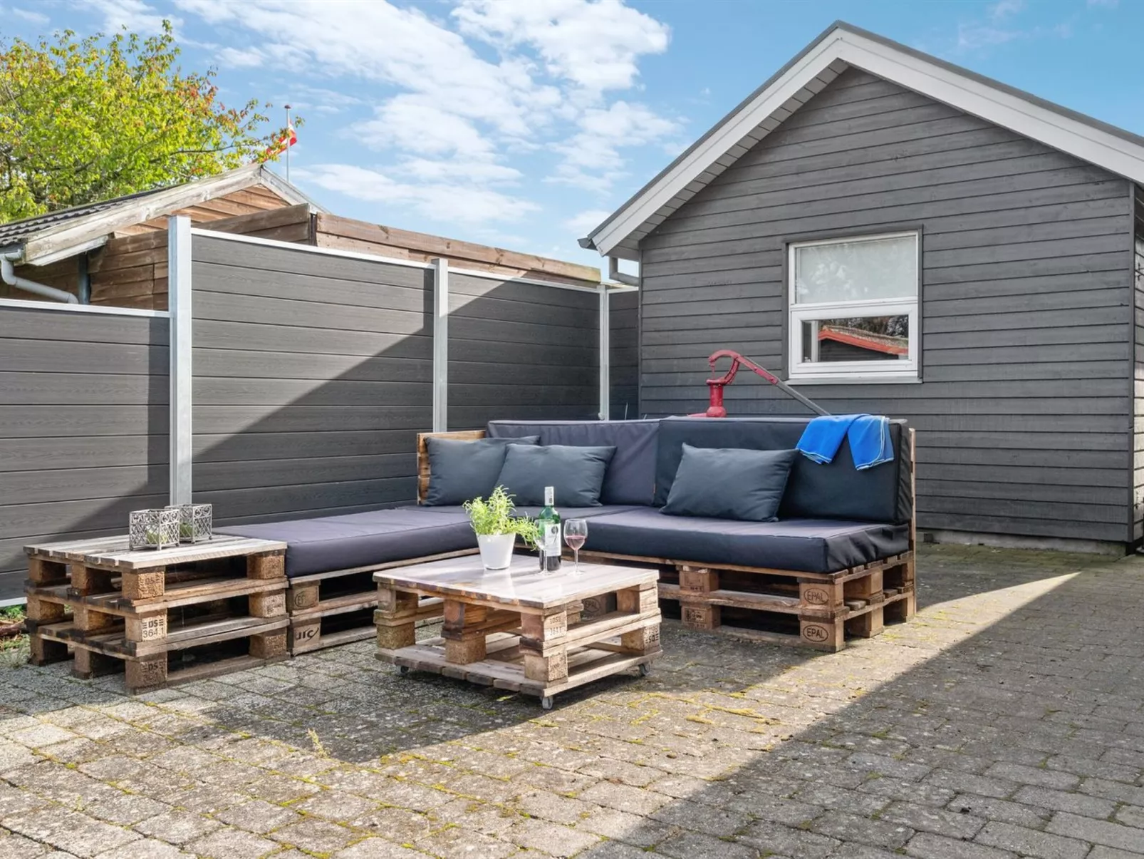 "Thorwith" - 150m from the sea-Outside