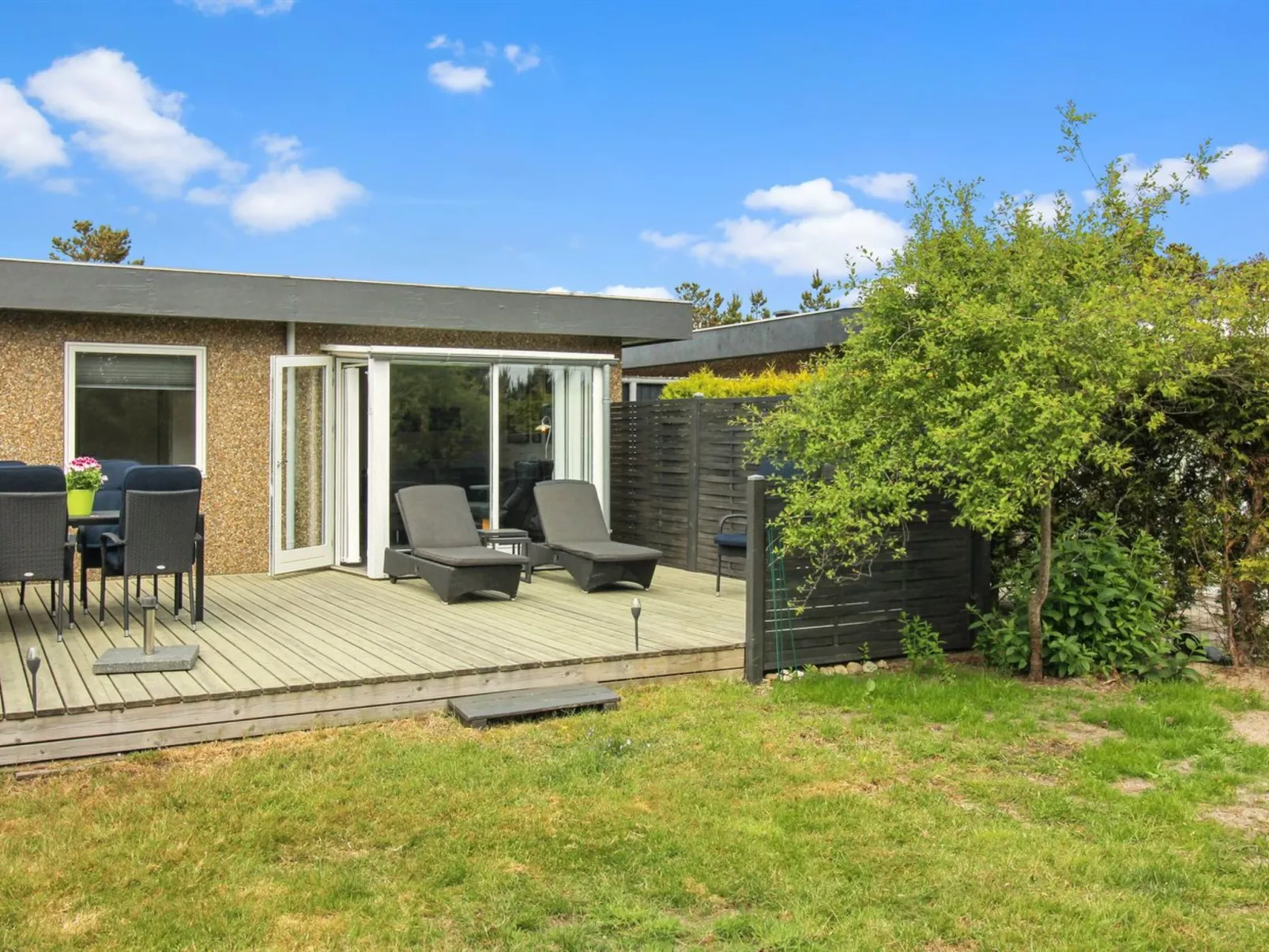 "Clemence" - 900m from the sea-Outside