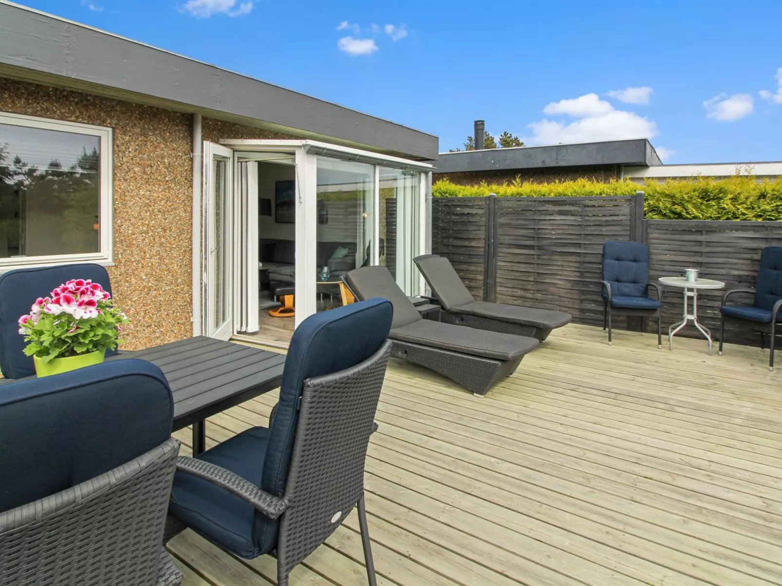 "Clemence" - 900m from the sea-Outside