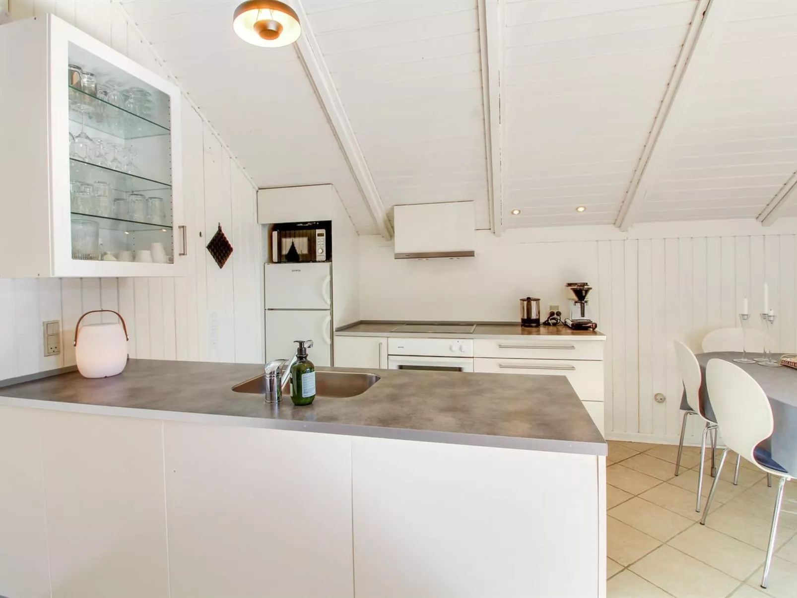 "Egbert" - 900m from the sea-Inside