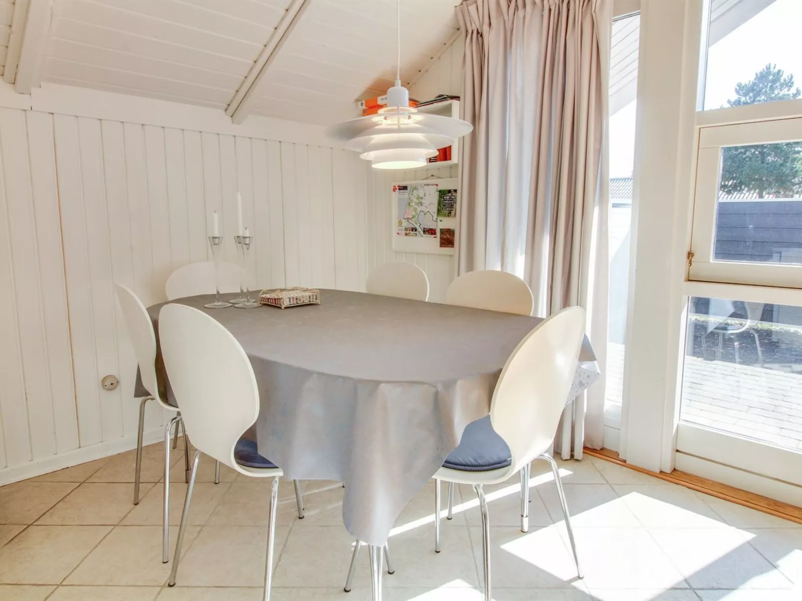 "Egbert" - 900m from the sea-Inside