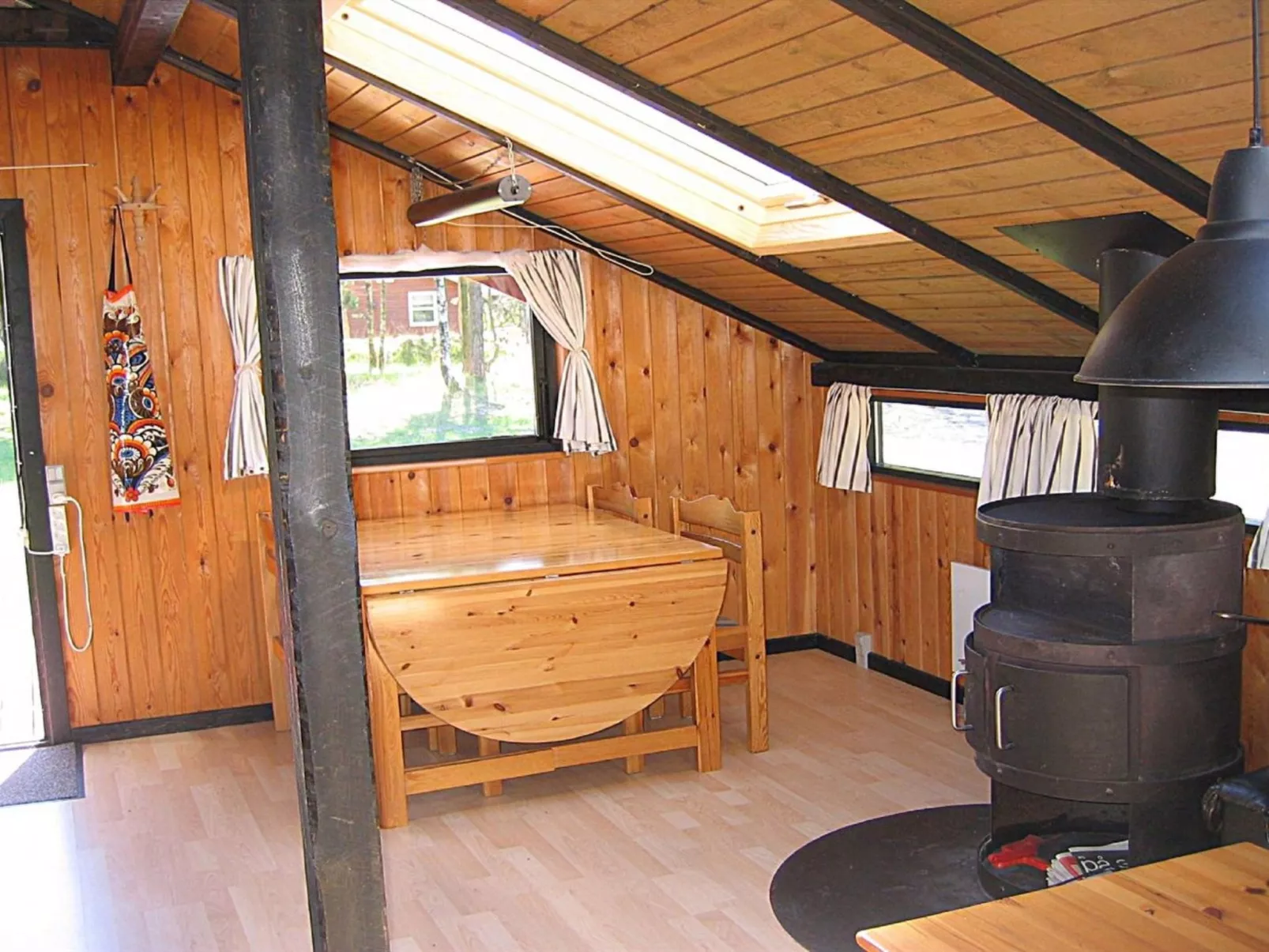 "Elfrieda" - 1.6km from the sea-Inside