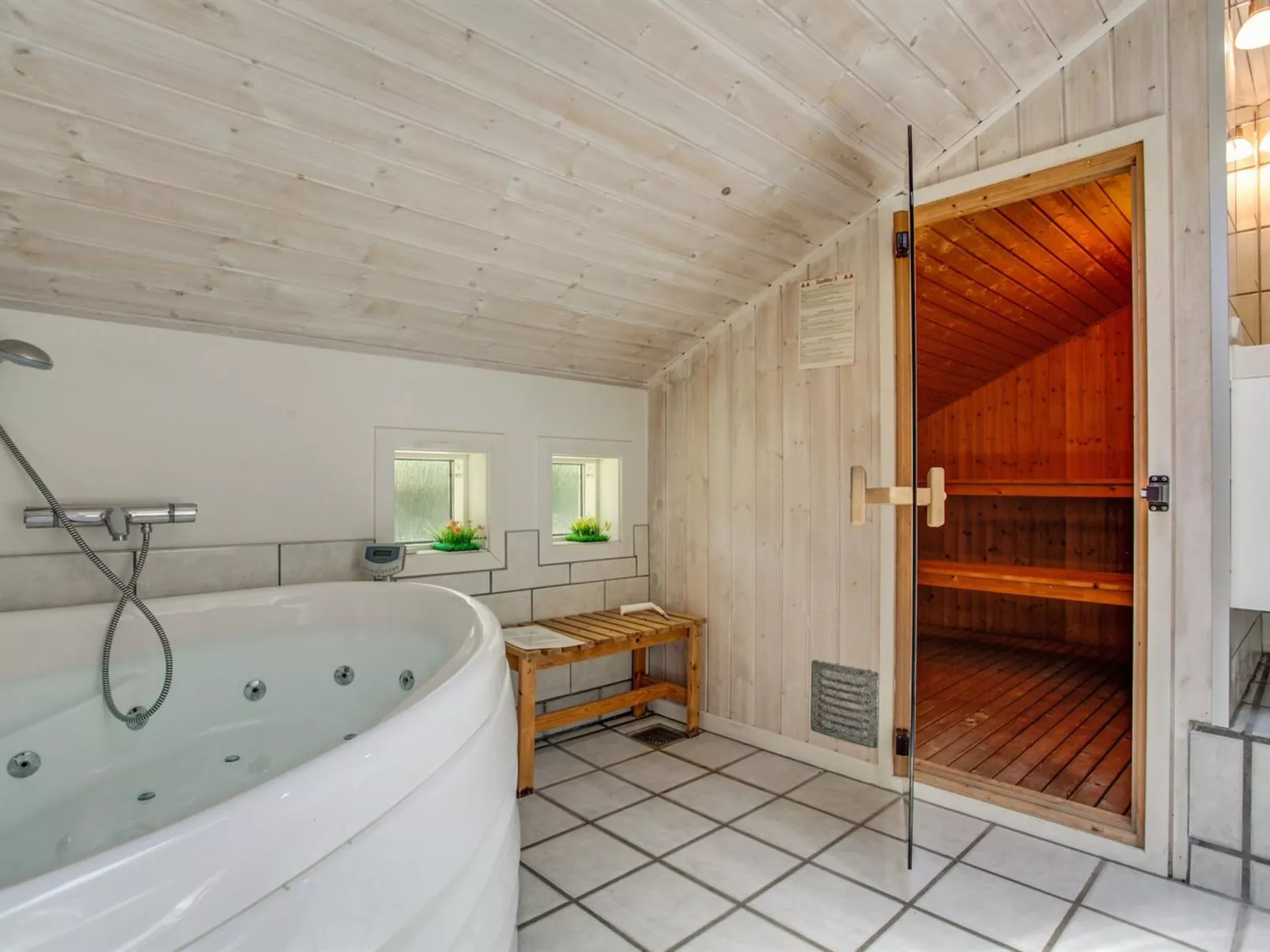 "Sylvia" - 700m from the sea-Inside