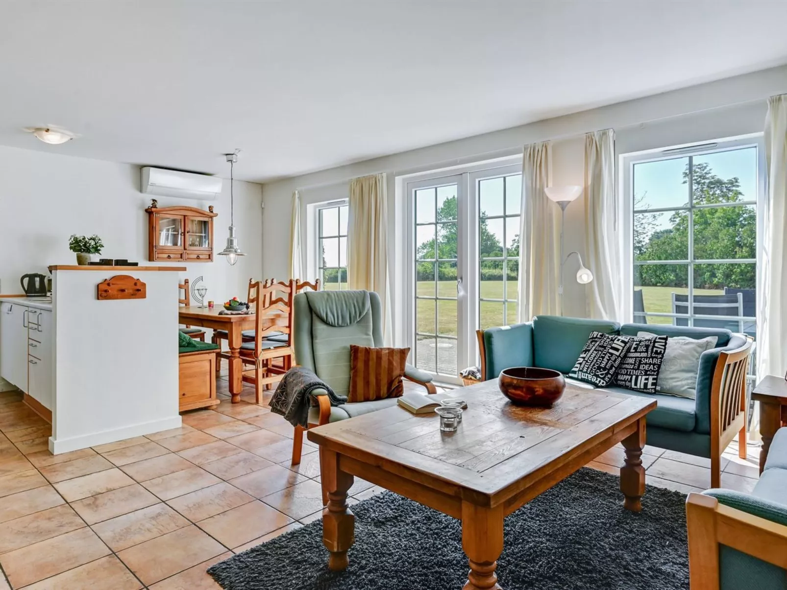 "Arwin" - 250m from the sea-Inside