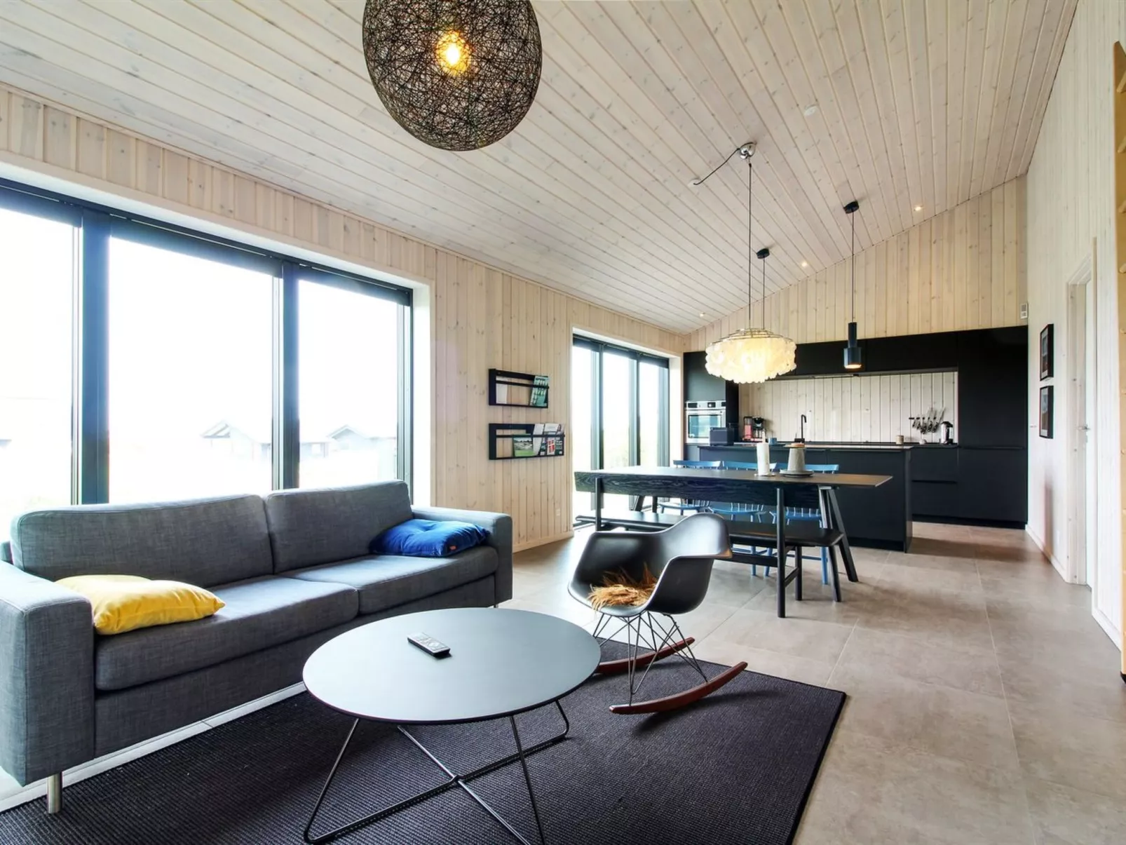 "Fannie" - 250m from the sea-Inside
