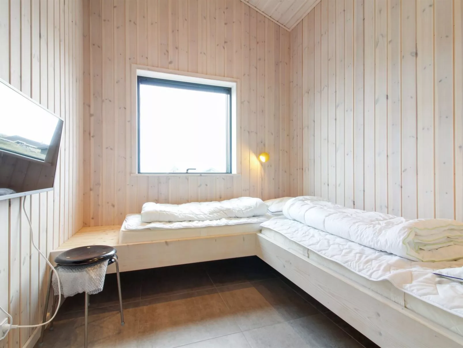 "Fannie" - 250m from the sea-Inside