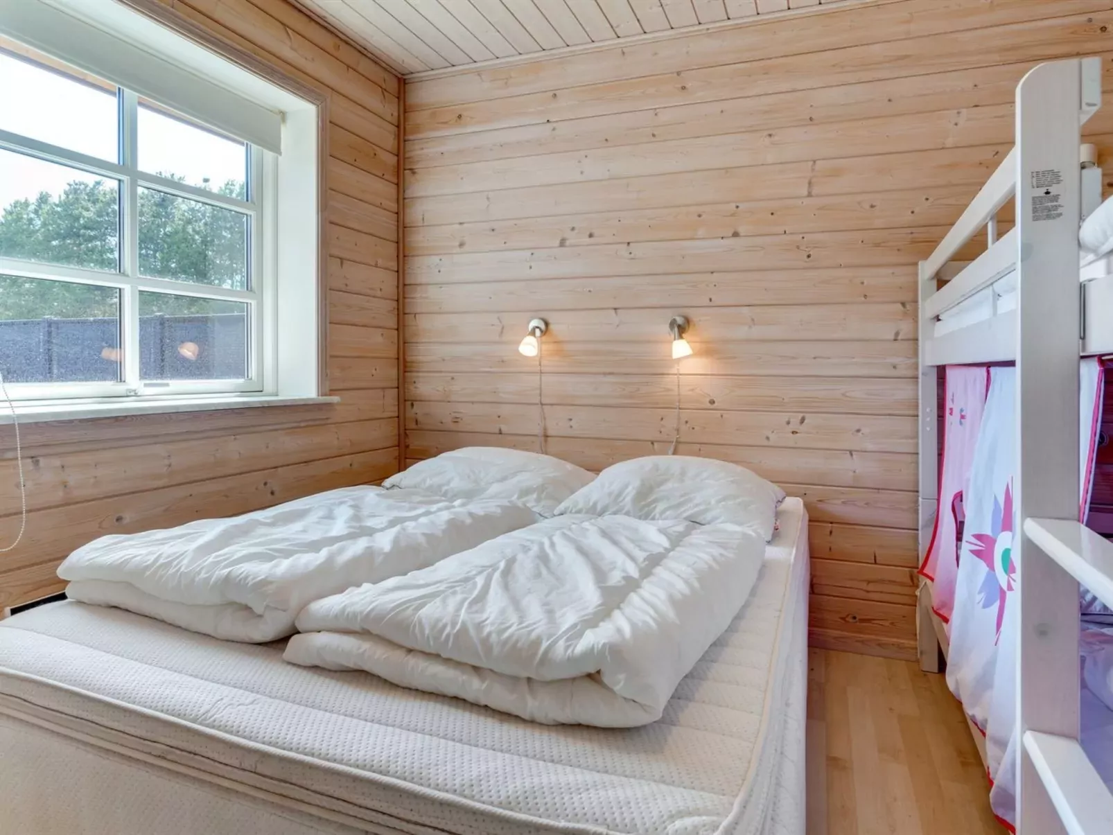 "Brigitta" - 1.5km from the sea-Inside