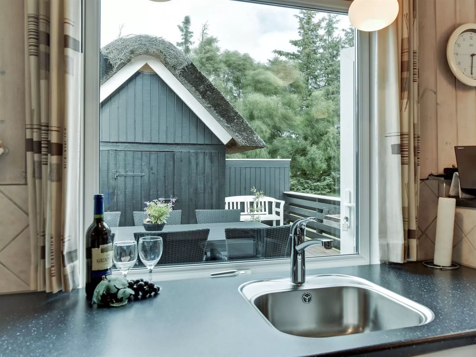 "Patrik" - 1.4km from the sea-Inside