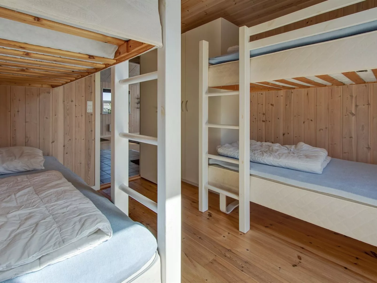 "Eilert" - 250m from the sea-Inside