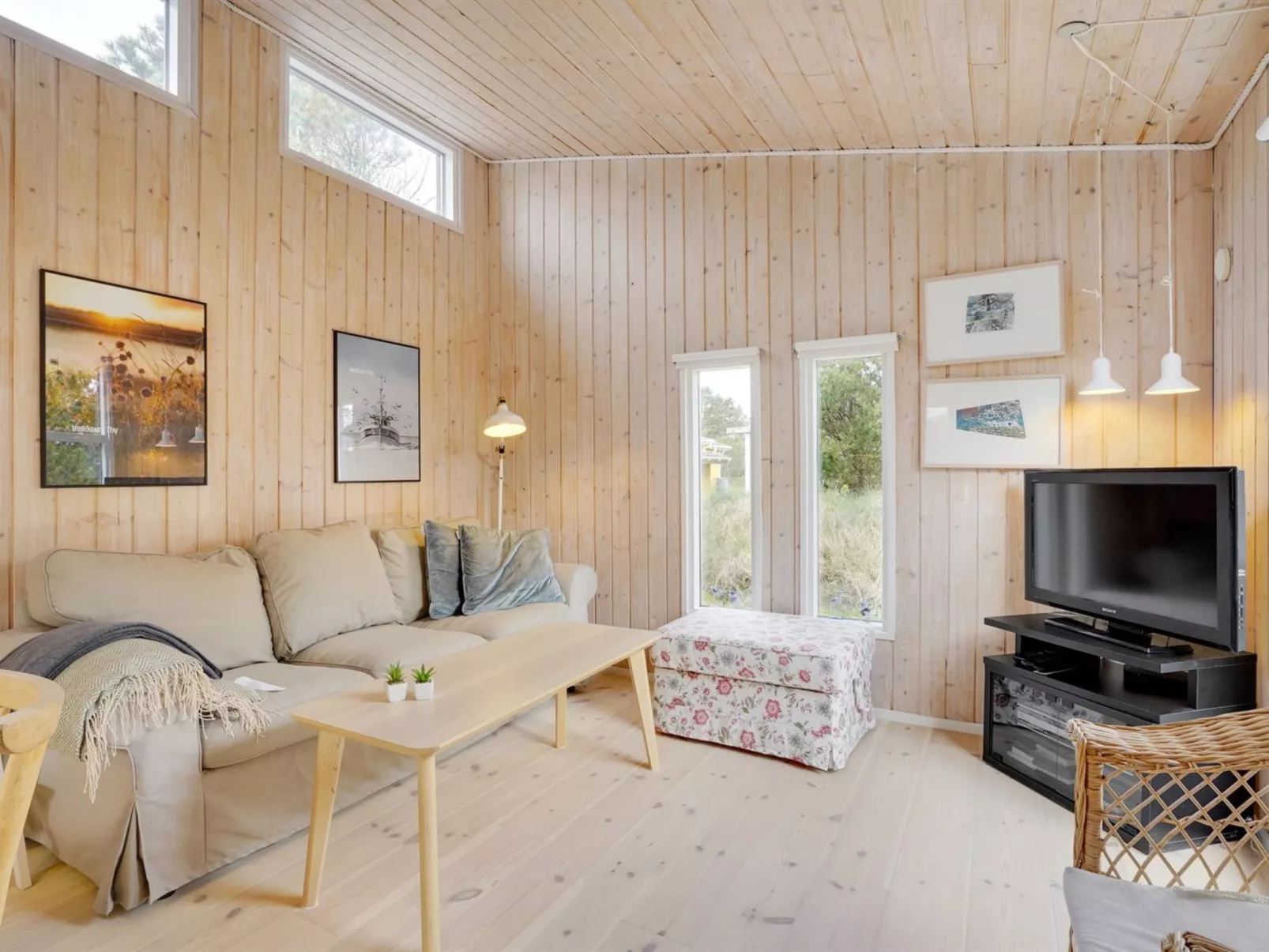 "Eroll" - 1.8km from the sea-Inside