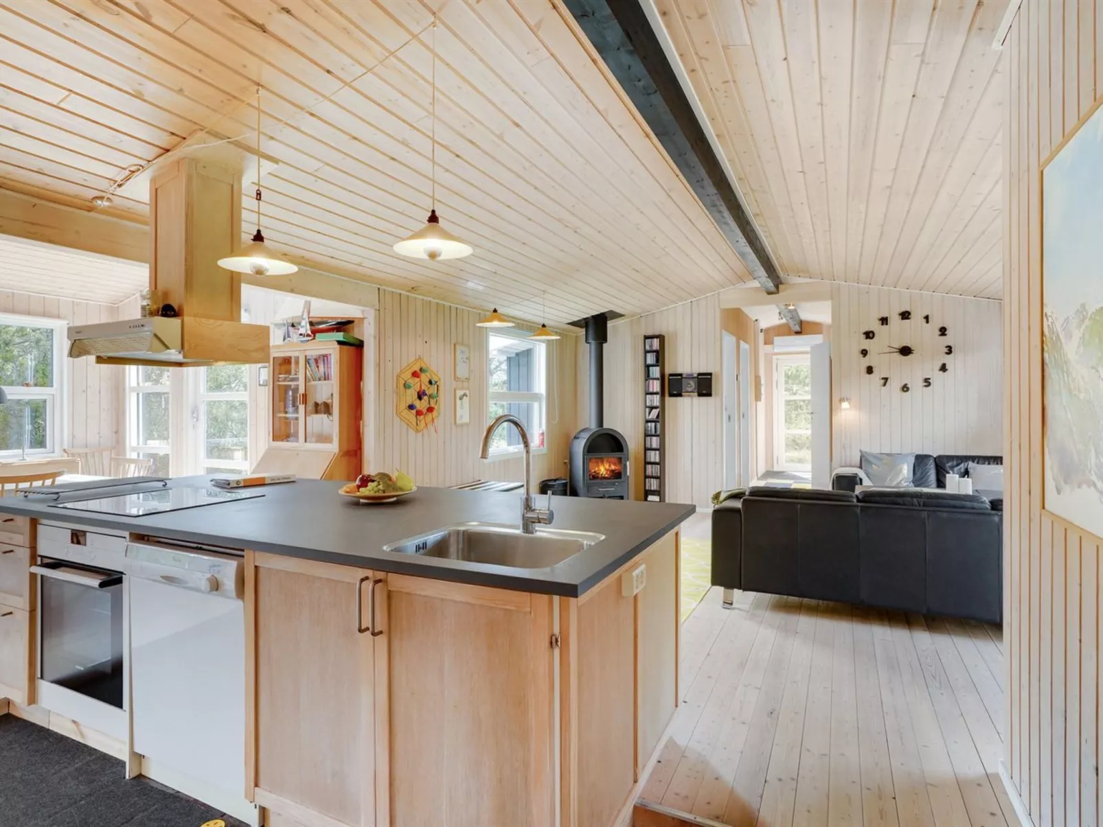 "Eroll" - 1.8km from the sea-Inside