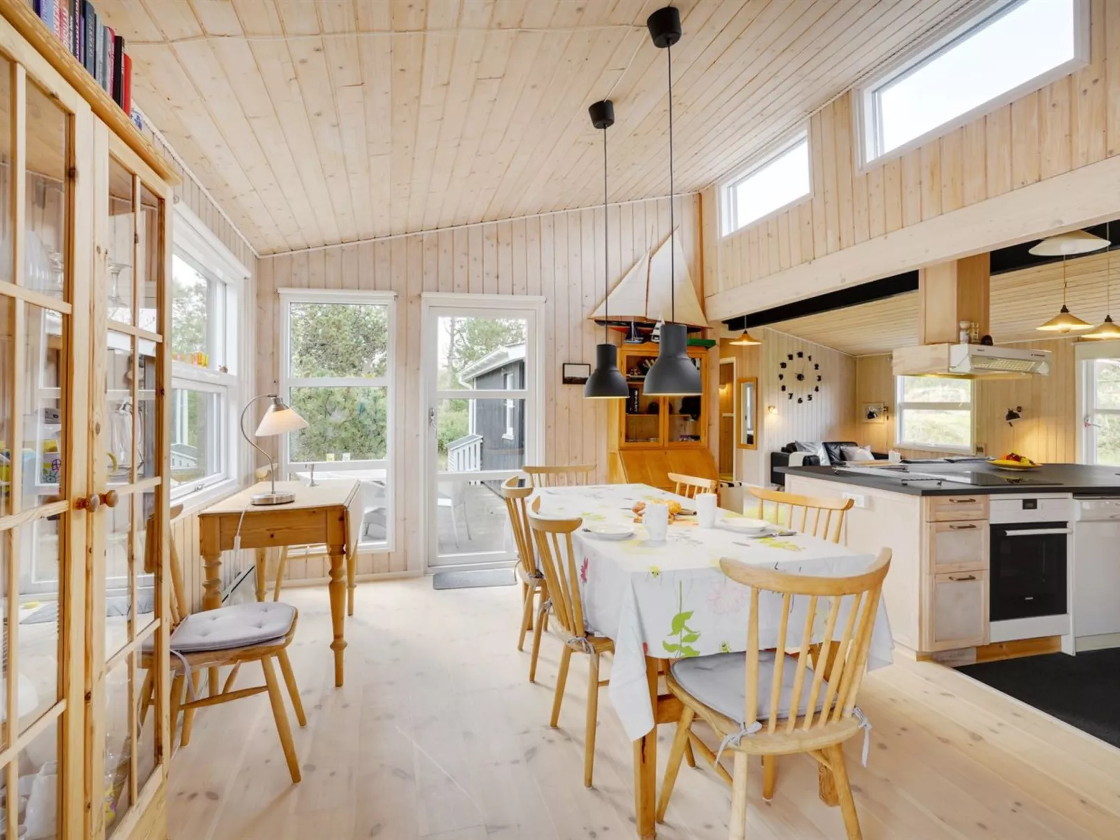 "Eroll" - 1.8km from the sea-Inside