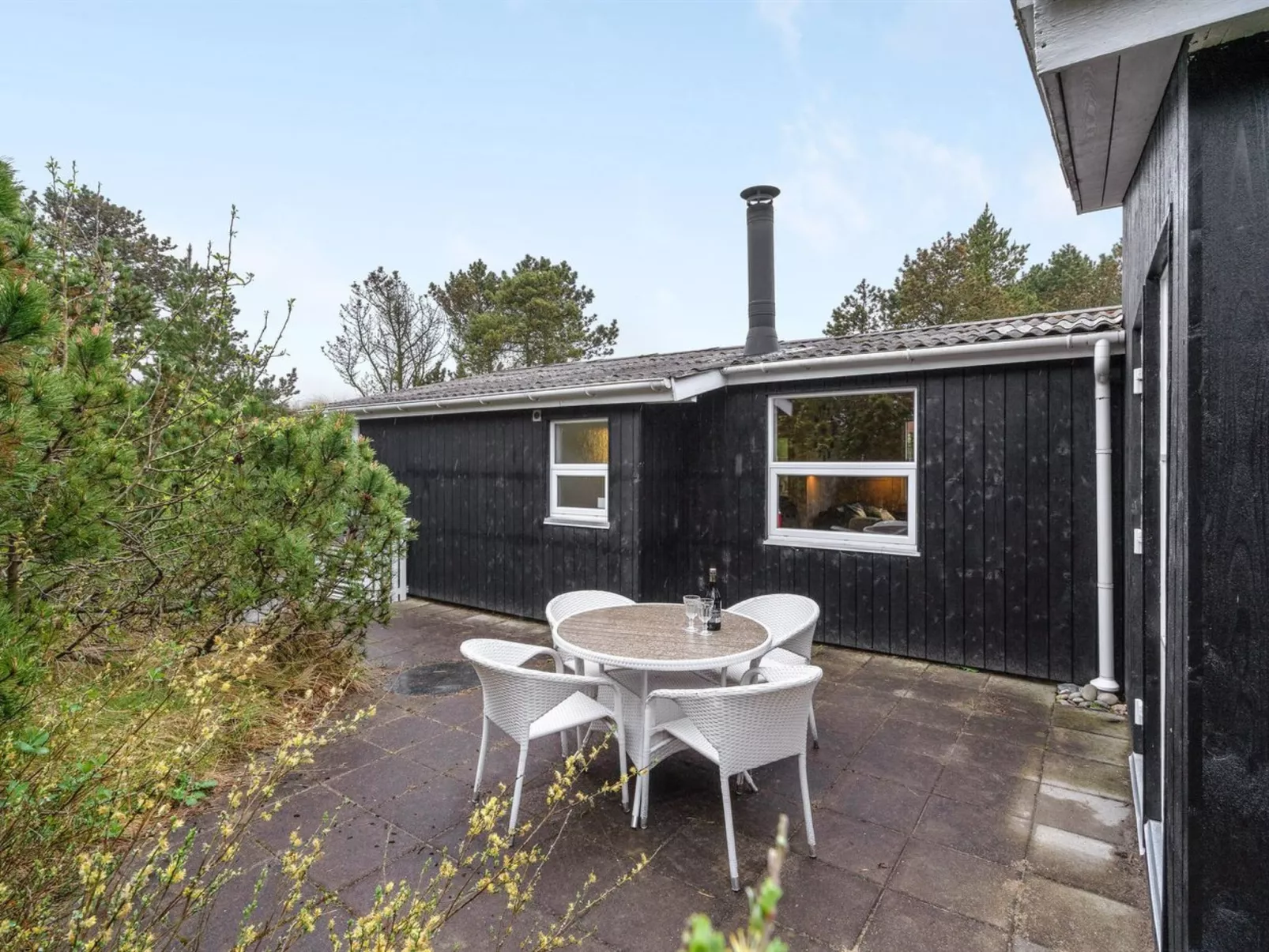 "Eroll" - 1.8km from the sea-Outside