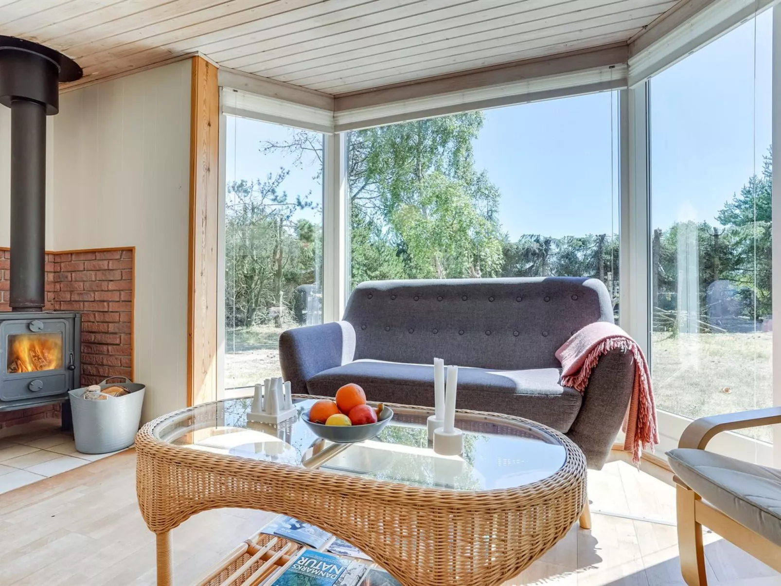 "Hwit" - 300m from the sea-Inside