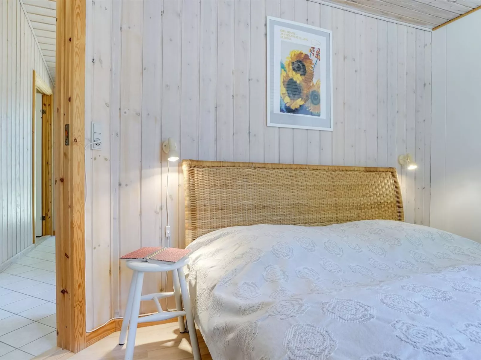 "Hwit" - 300m from the sea-Inside