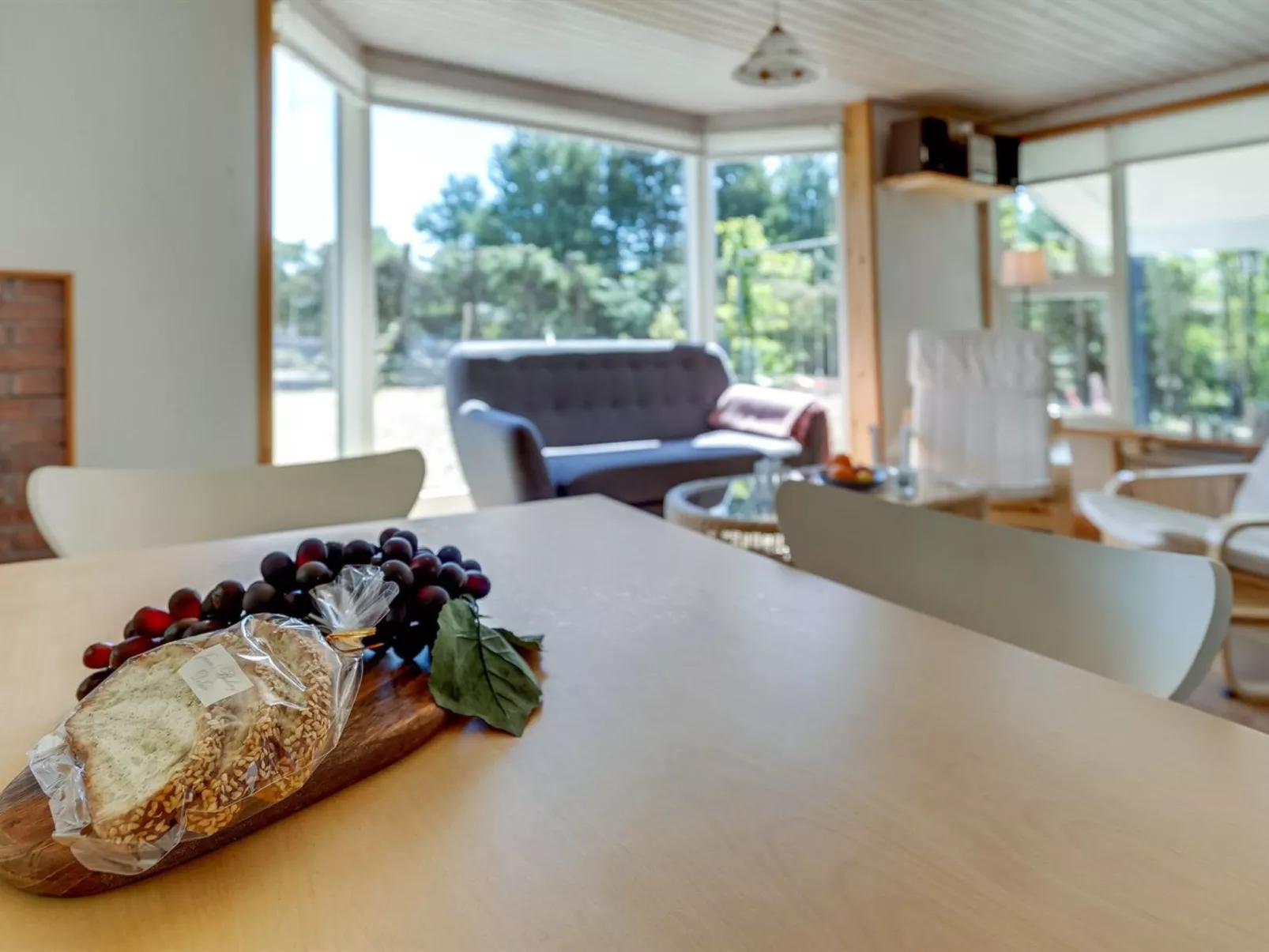 "Hwit" - 300m from the sea-Inside