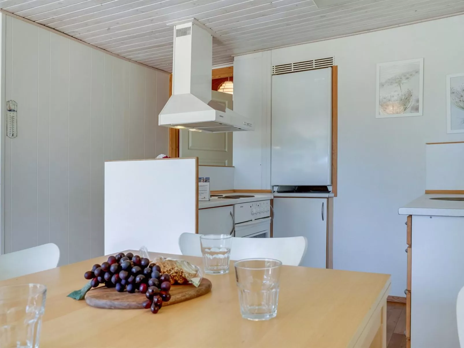 "Hwit" - 300m from the sea-Inside