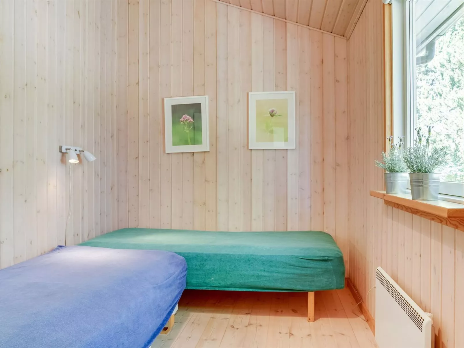 "Hwit" - 300m from the sea-Inside