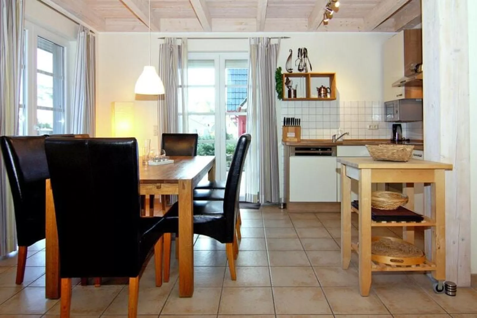 DHH Ostseehaus  I links-Dining room