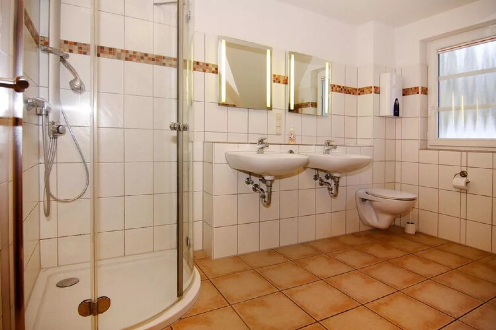 DHH Ostseehaus  I links-Bathroom