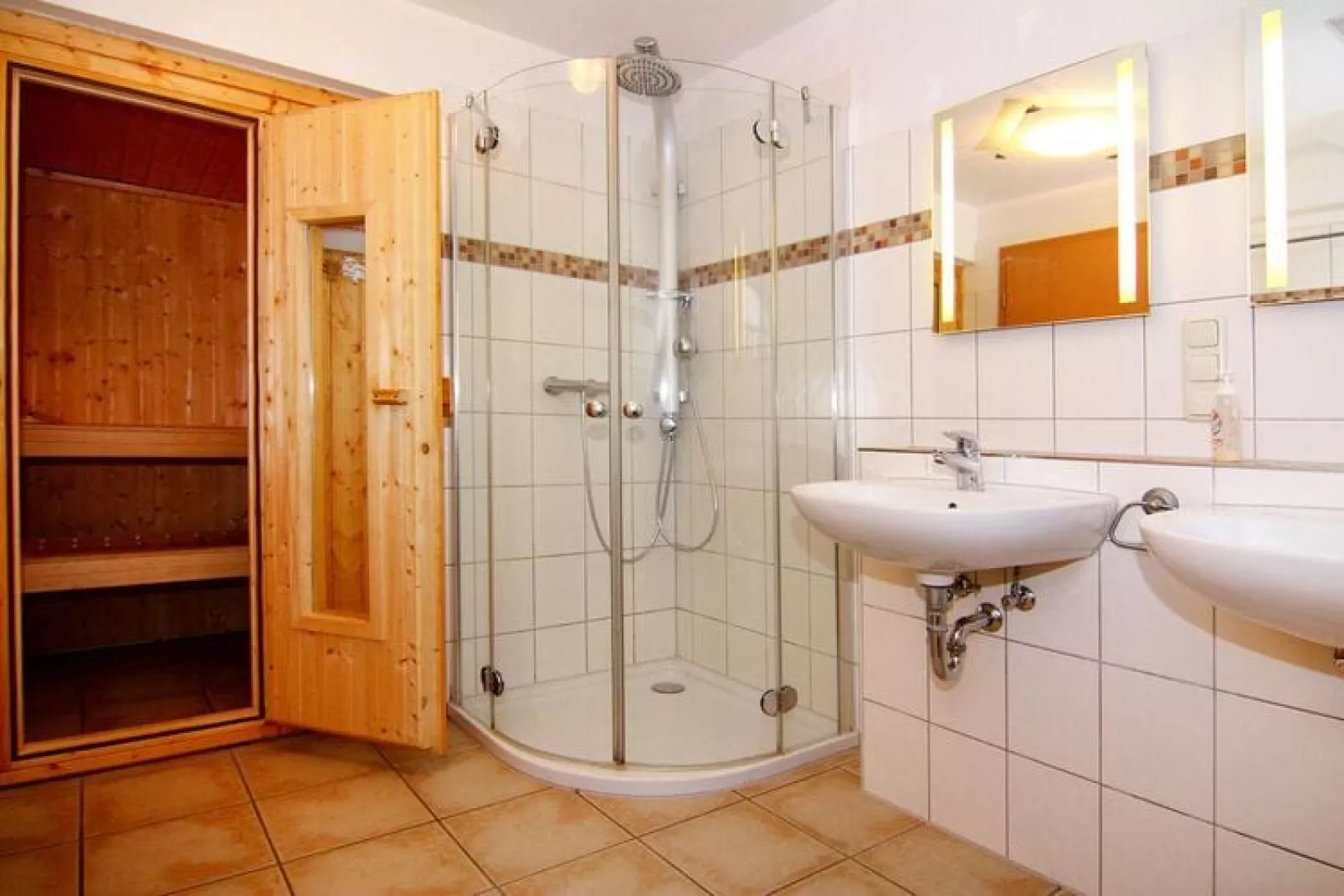 DHH Ostseehaus  I links-Bathroom